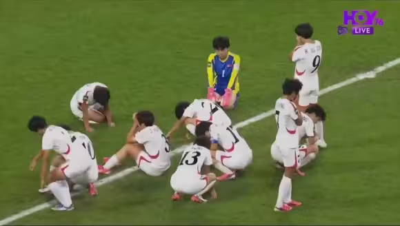 U20女足世界杯决赛朝鲜点球惜败西班牙，球员集体坐地痛哭😭