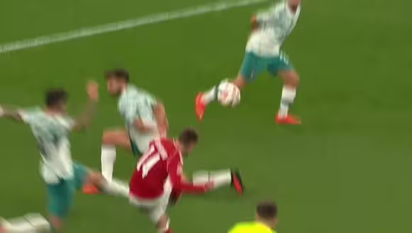 丹麦1-1扳平葡萄牙！达姆斯高兜射完美弧线破门！